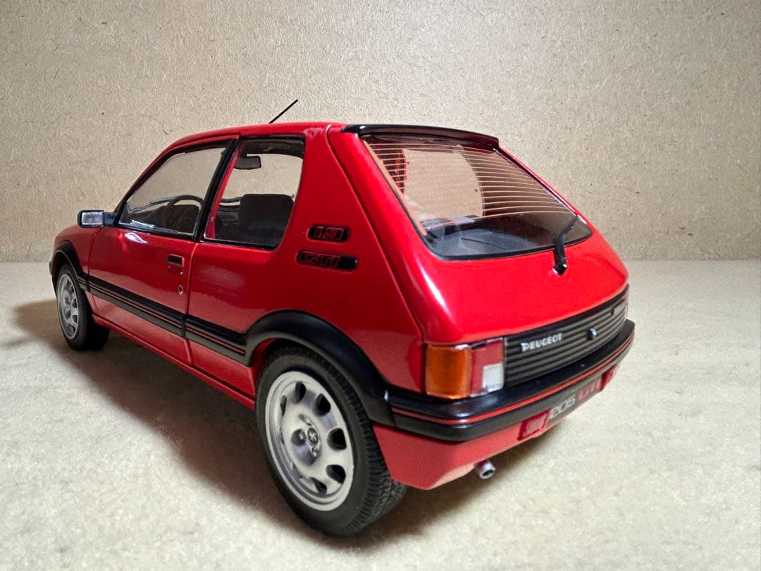 【希少】1/18 プジョー 205（小さな訳あり）