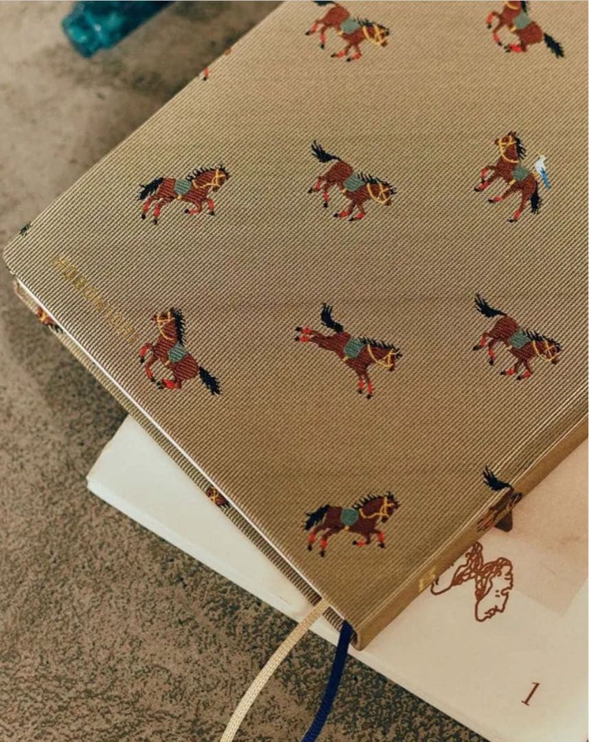 2026年版　ほぼ日　手帳　Hon カズン　サイズサイズ　 駆ける馬♡