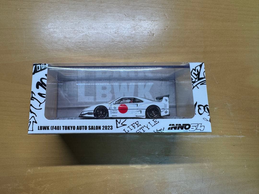 イノモデル INNO 1/64 LBWK F40 白・クロームシルバー