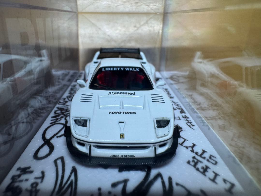 イノモデル INNO 1/64 LBWK F40 白・クロームシルバー