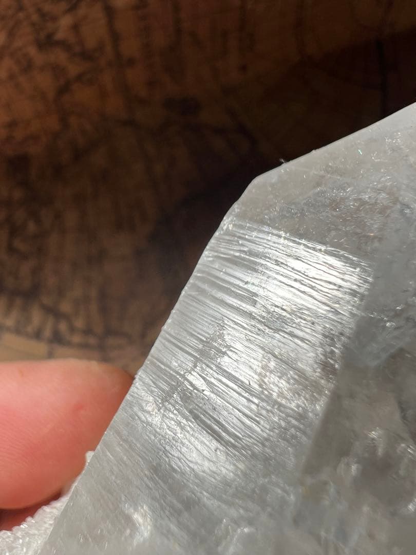 龍脈の精髄 ― 水晶「虹を宿す天の導き」 ※売上の一部を保護猫活動に使用