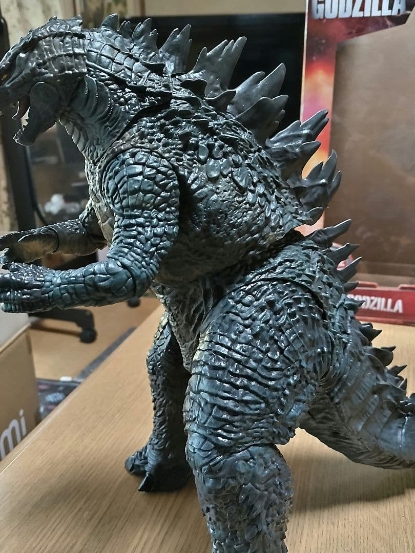 30センチ大型　ネカ　ゴジラ　頭から尻尾まで60センチアクション　リペイント