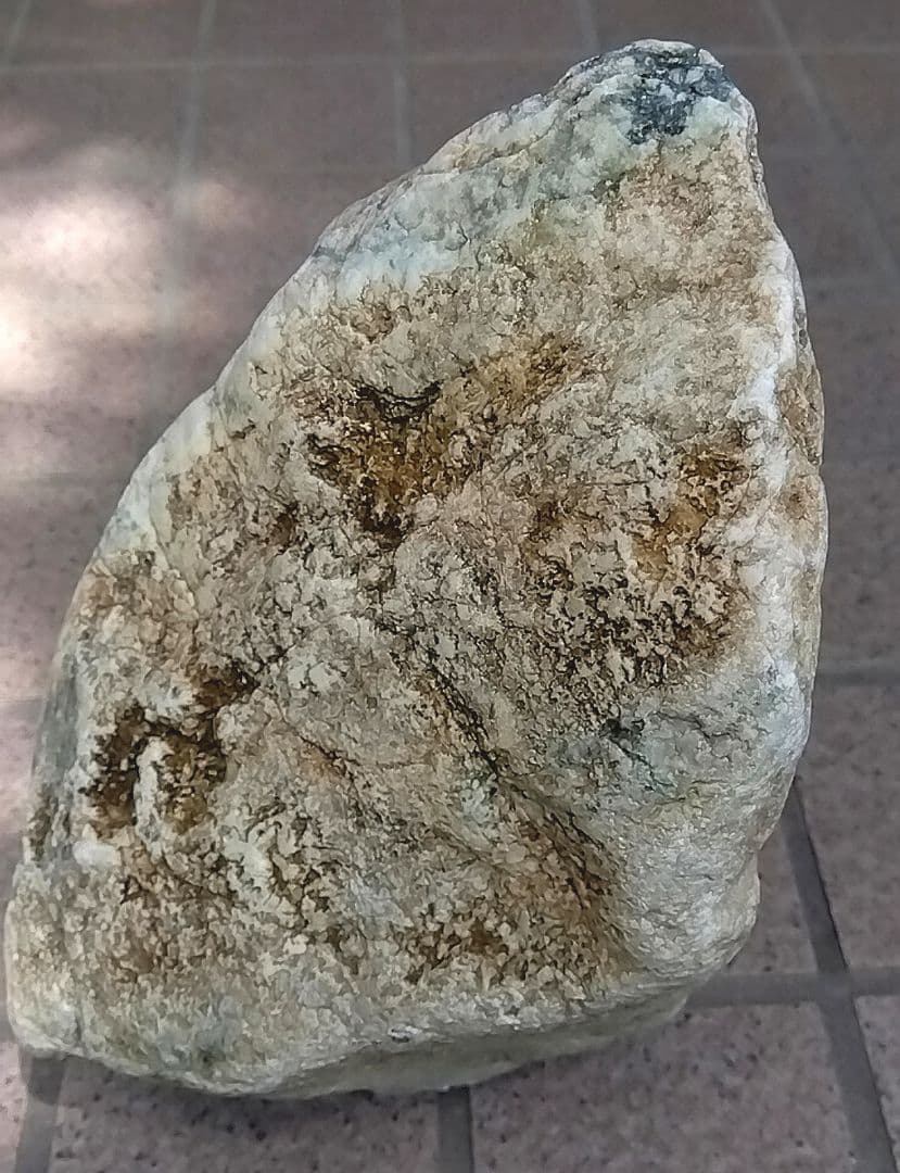 ★翡翠原石★糸魚川硬玉【横川・転石・1面カット8.15kg】