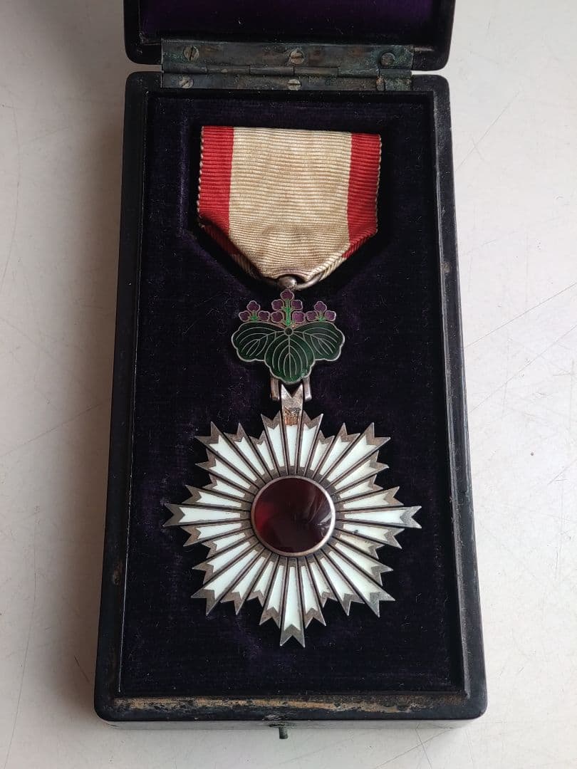 勲章 勲六等単光旭日章 共箱付き