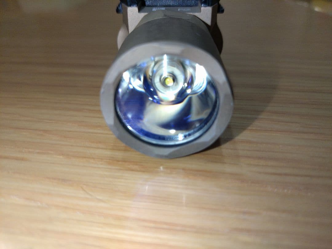 SUREFIRE X300U-A タンカラー 実物中古品