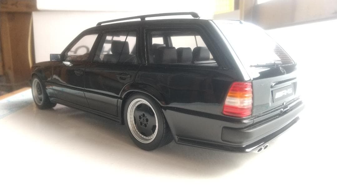 ミニカー OTTOmobile Mercedes-Benz 300 TE AMG