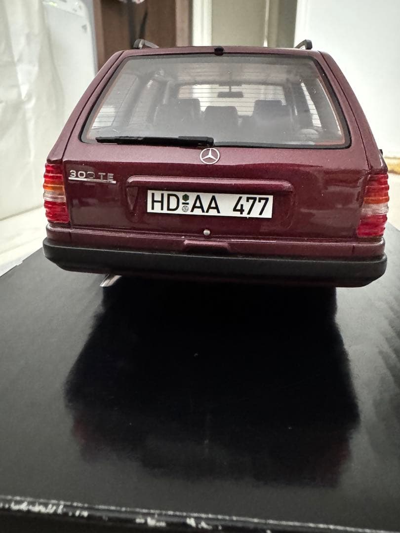 BoS Models メルセデス・ベンツ S124 300TE レッド 1/18