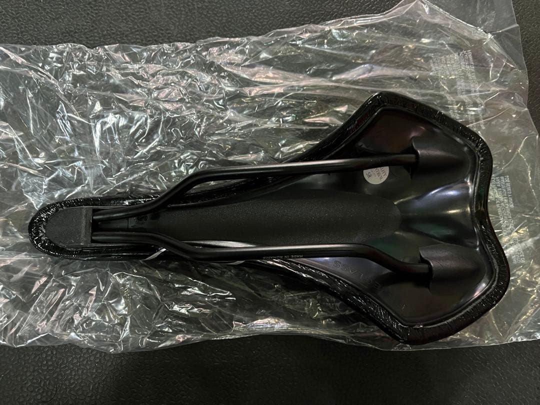 DE ROSA サドル エナメルブラック