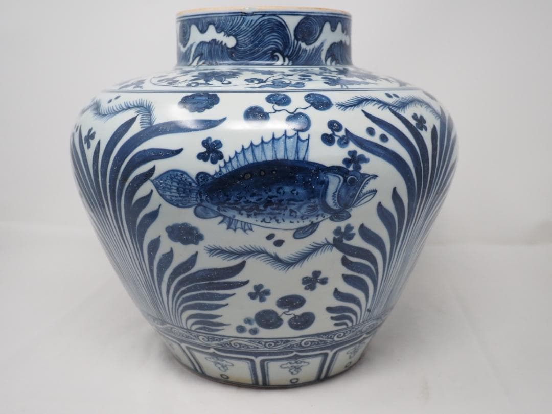 染付　青花魚藻文壷　蓋つき　中国　-SO