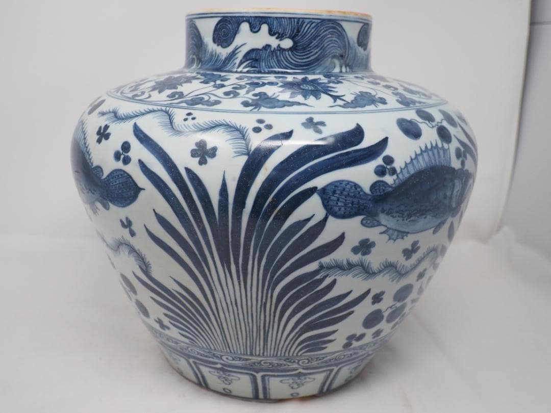 染付　青花魚藻文壷　蓋つき　中国　-SO