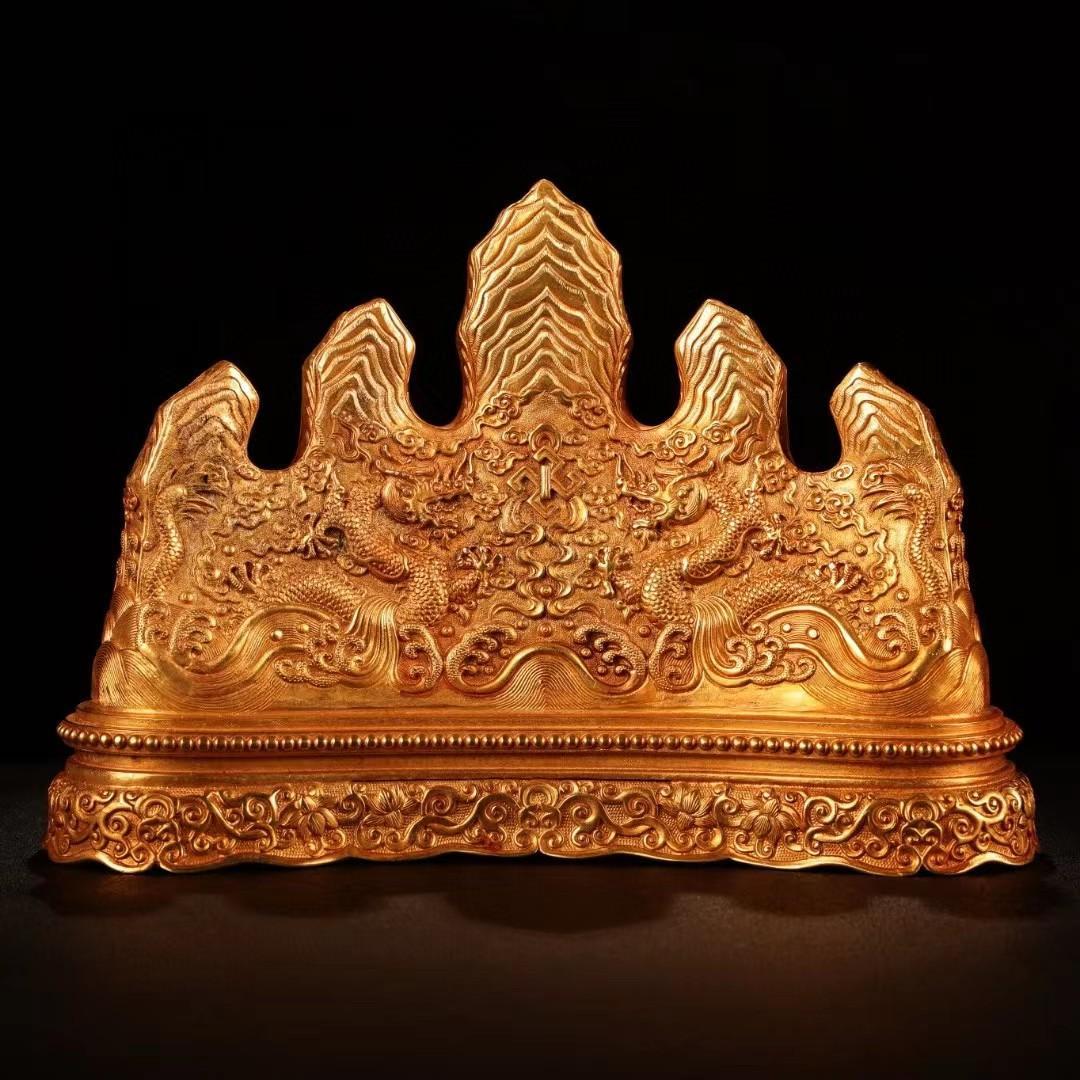 中国古美術・旧藏純銅製の高浮彫鎏金錾彫のペン立て・案頭・置物・文房具・風水開運