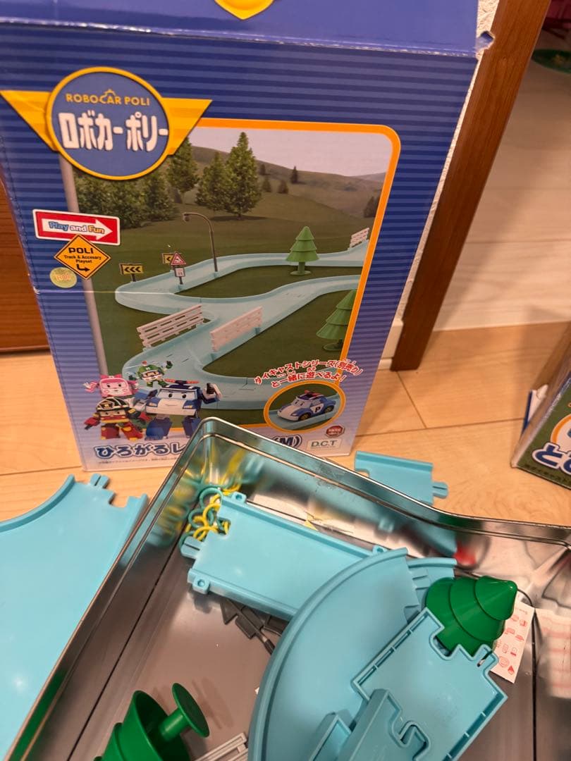 ロボカーポリー　とびだすレスキューセンターと広がるレール