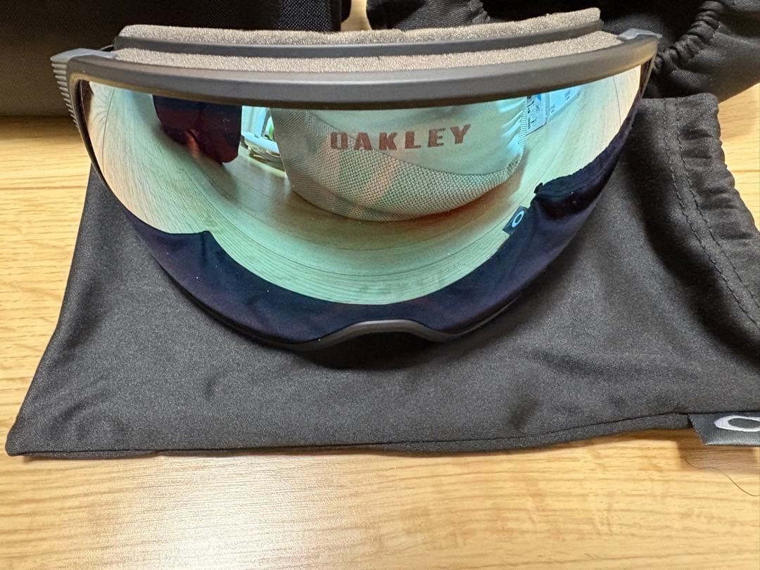 【ドラえもん】オークリーゴーグル ミラー レンズ ケース付き　OAKLEY