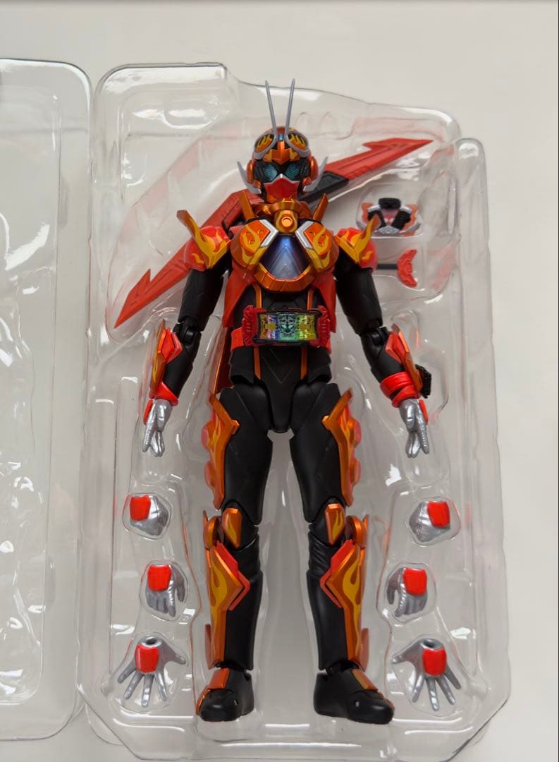 フィギュアーツ ファイヤーガッチャードデイブレイク、ワイヤー入りマント/マフラー