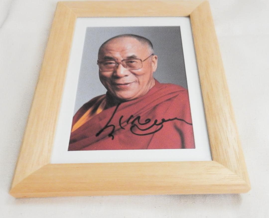 ダライ・ラマ14世 サイン入り写真 木製フレーム