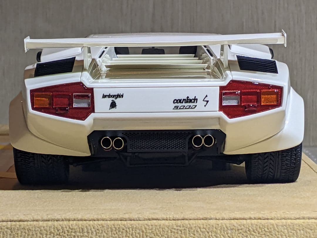 1/18 メイクアップ IDEA カウンタックLP5000S 1982