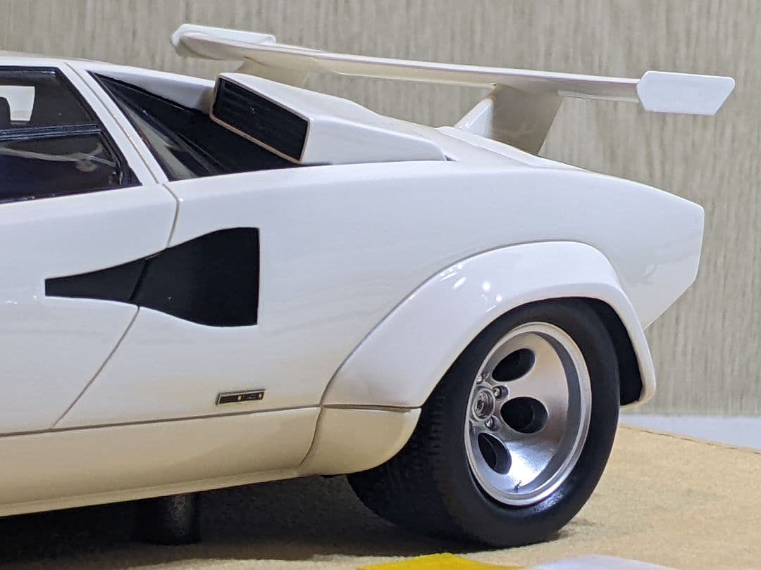 1/18 メイクアップ IDEA カウンタックLP5000S 1982