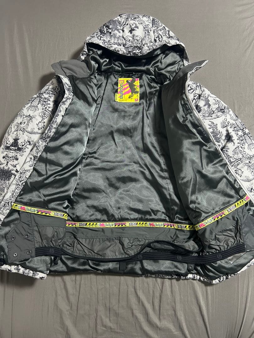 【美品】BURTON スノーボードウェア ダウンジャケット 総柄 y2k