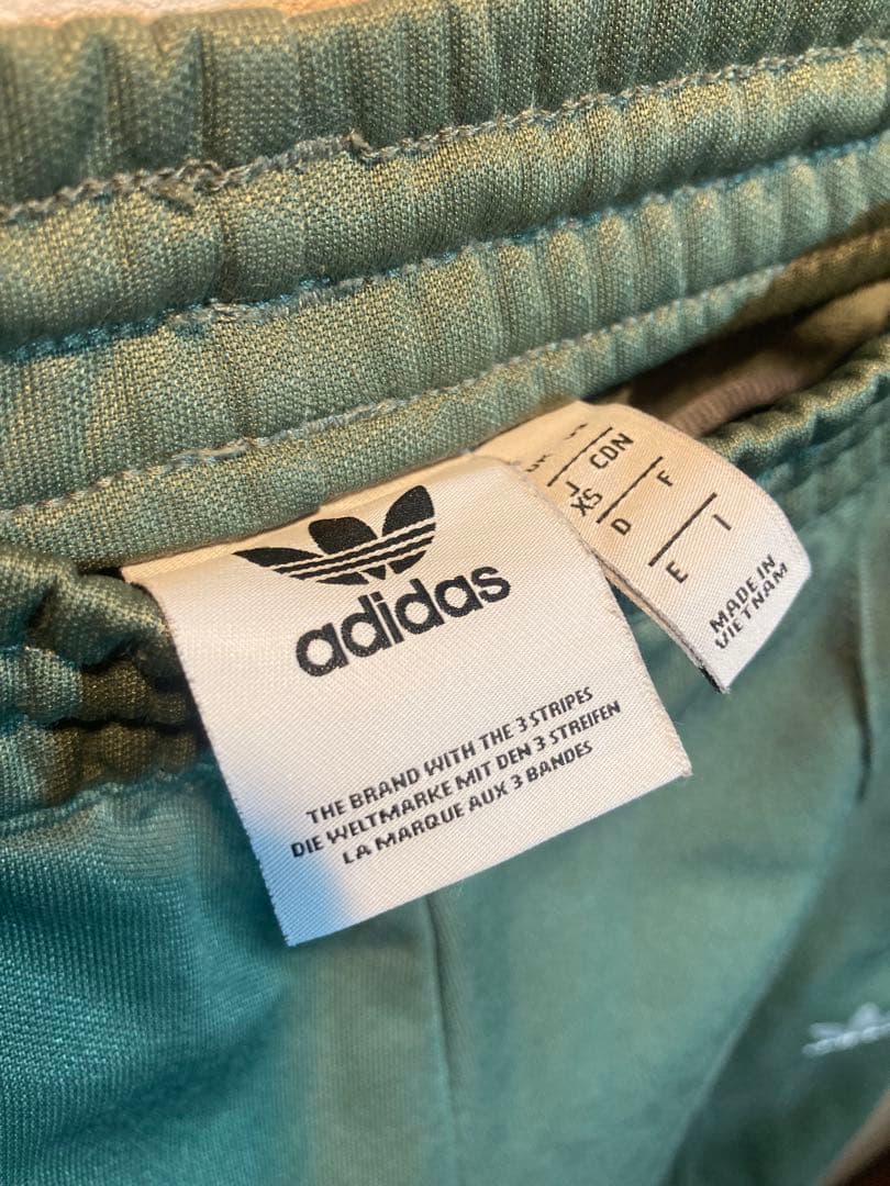 adidas ジャージトラックパンツ、ベッケンバウァー、くすみグリーン