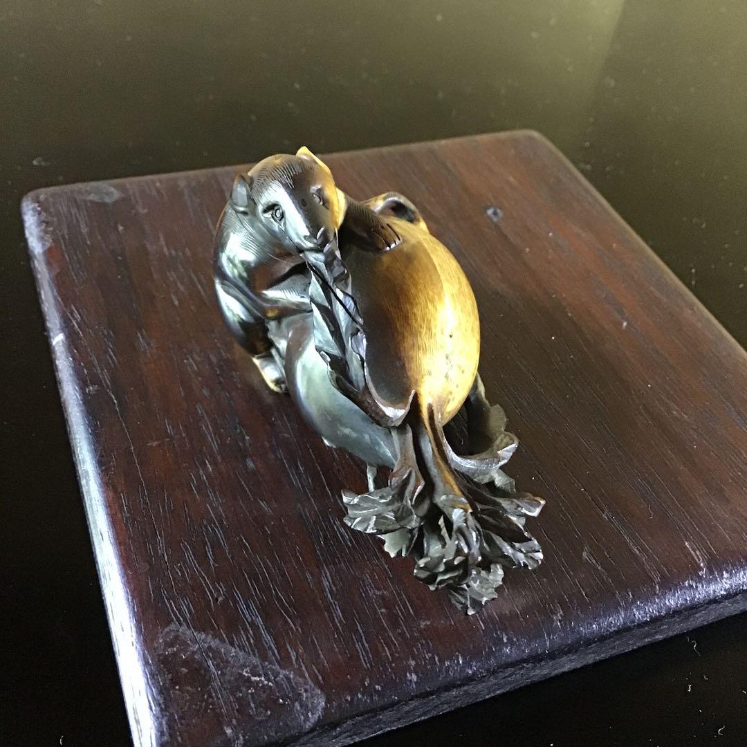 根付　大根をかじる鼠」　材質日本ホンシュウ鹿角　N14