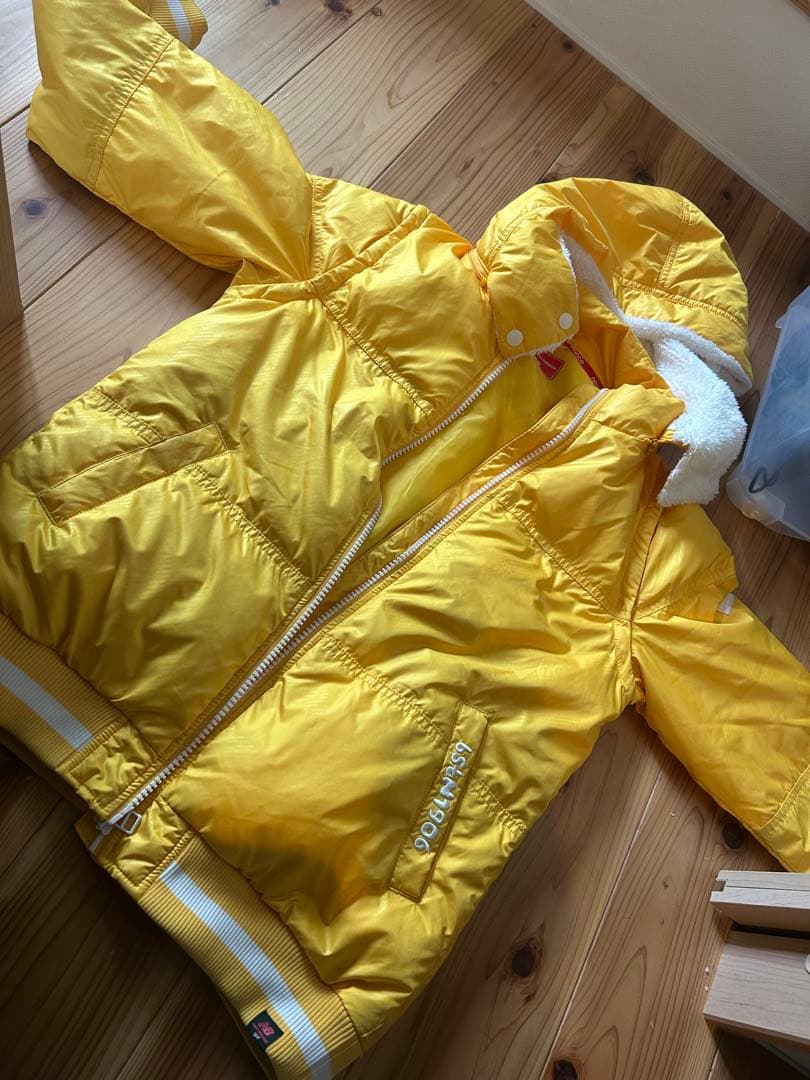 ニューバランス　イエロー フード付きダウンジャケット　スカートセット　サイズ2