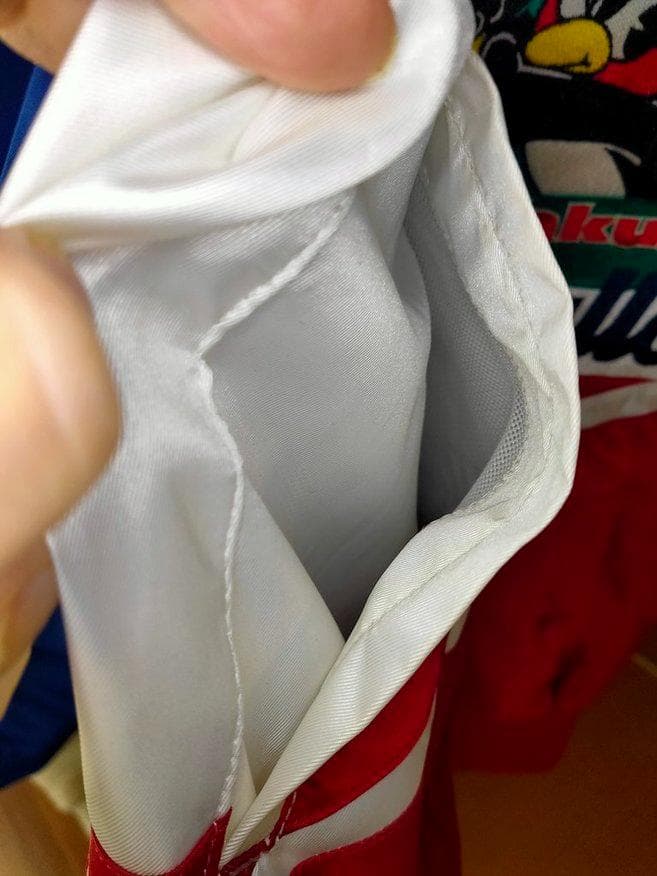 ヤクルトスワローズ　スタジャン　デサント