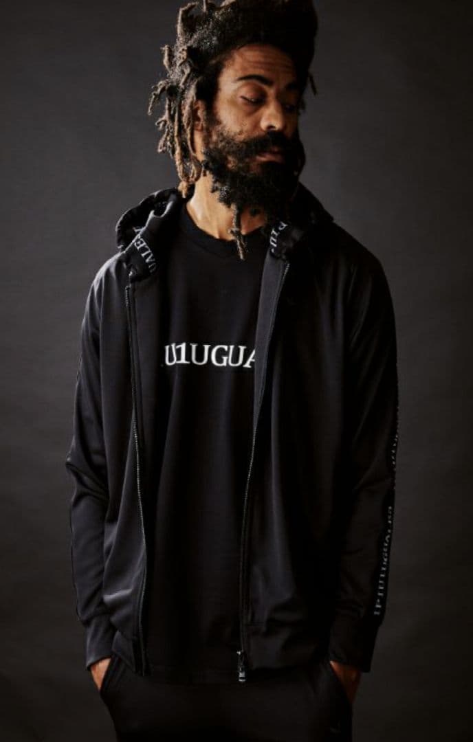 1PIU1UGUALE3 SPORT テープロゴパーカー