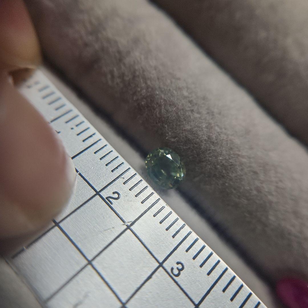 天然シルキーイエローグリーンジルコン 0.740ct