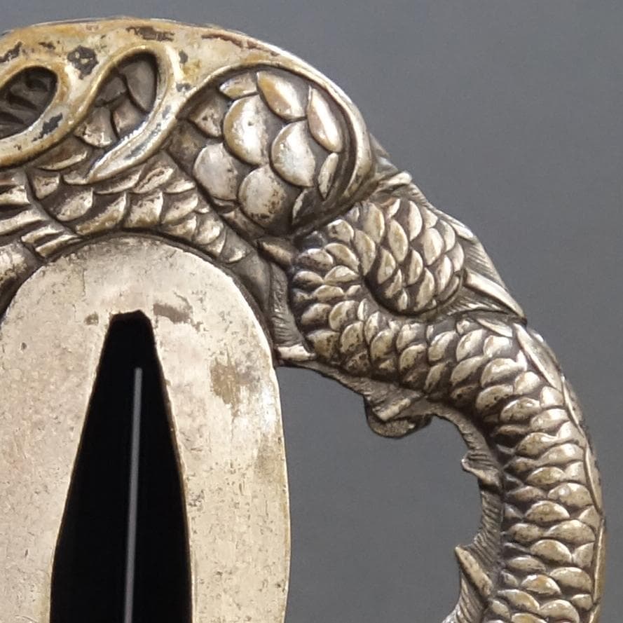 鍔 鐔 真鍮地 刀装具 武具 骨董【宝珠龍図透鍔】(鍔箱付き)