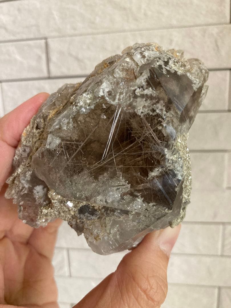 ヒマラヤ　マニハール原石　ルチル入り　水晶　天然石　レインボー