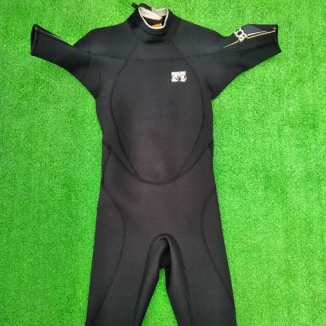 ボディグローブアメリカカリフォルニア産  ウエットスーツ　3ミリスプリング