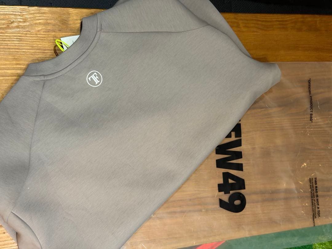 （新品）TFW49 CARDBOARD MATERIAL CREW