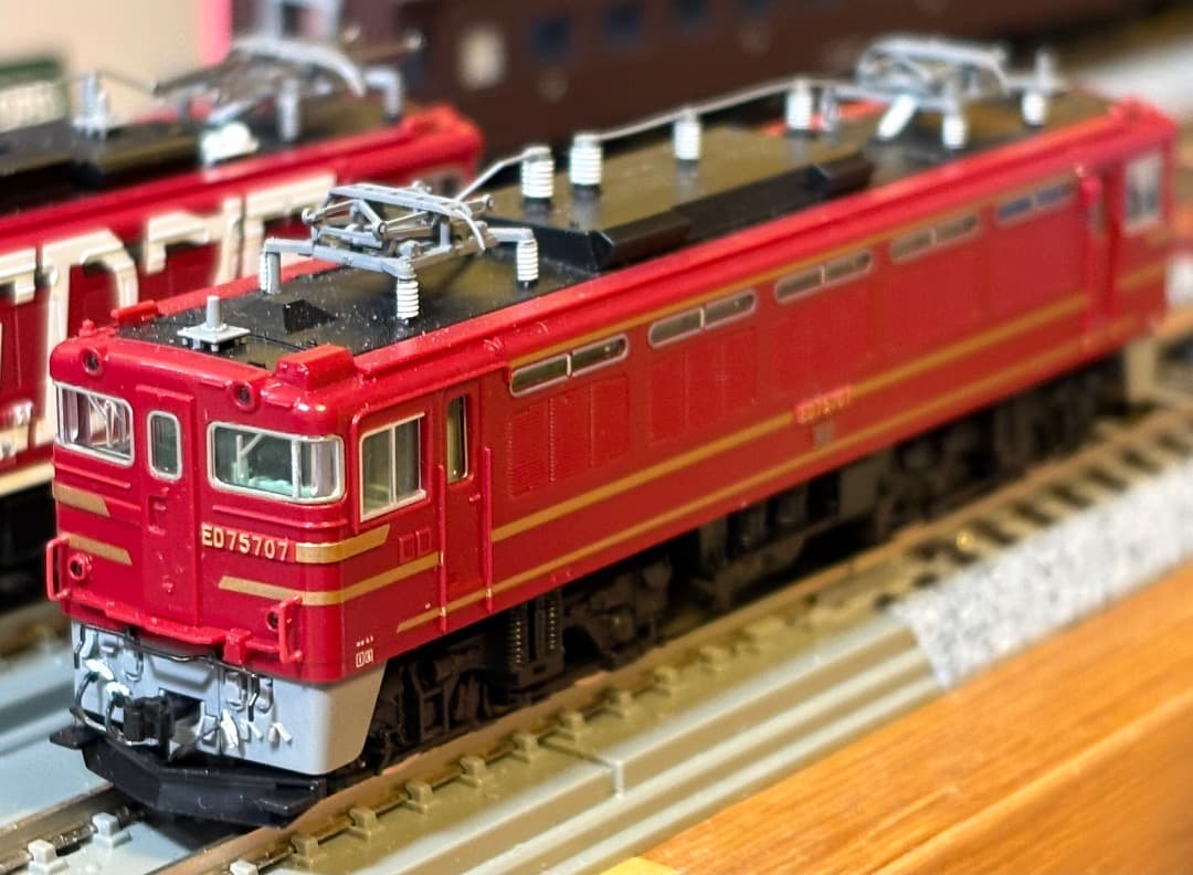 TOMIX 9150 ED75 オリエントサルーン色　加工品