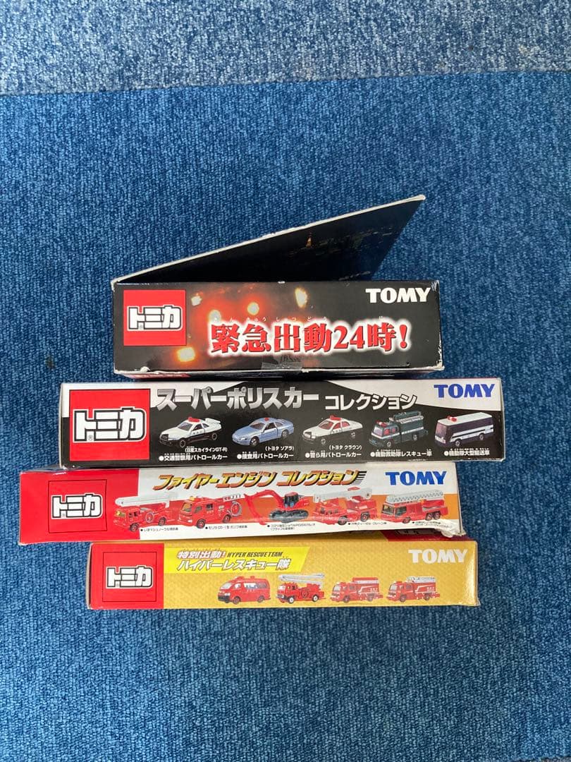 トミカ緊急、消防車4セット外箱破損有り