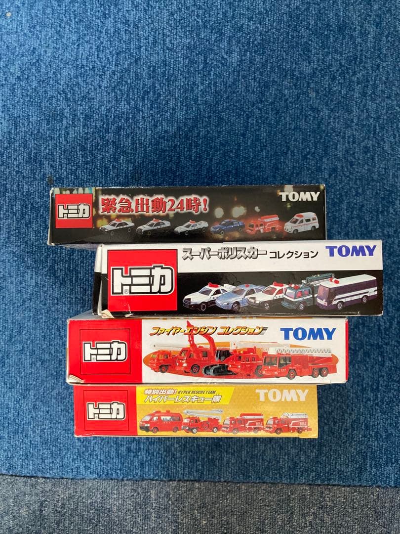 トミカ緊急、消防車4セット外箱破損有り