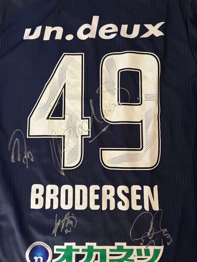 ファジアーノ岡山 BRODERSEN 直筆サイン入り　ユニフォーム　レア　O