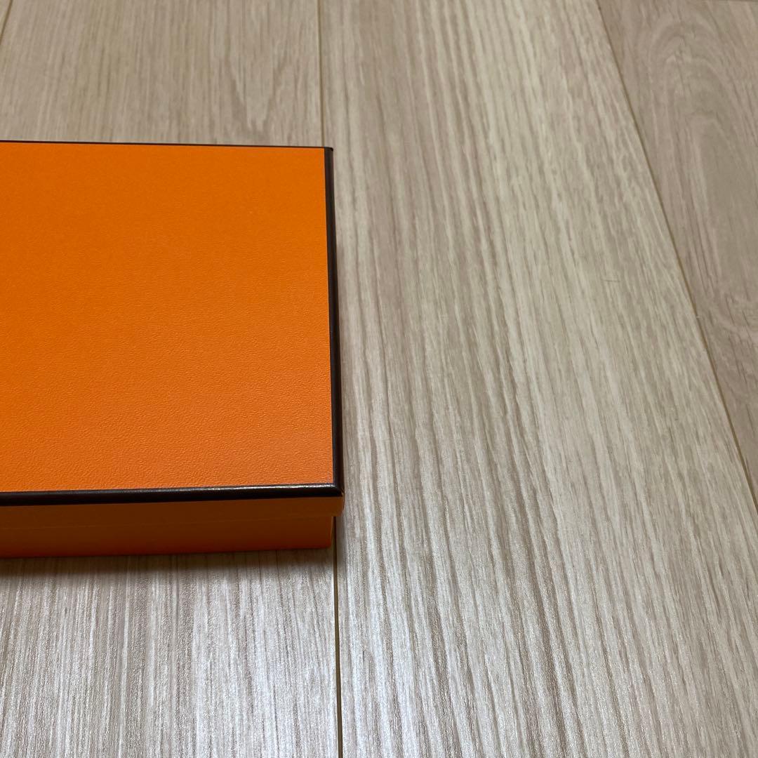 HERMES エルメス　コンスタンス　トゥーゴーの箱　リボン