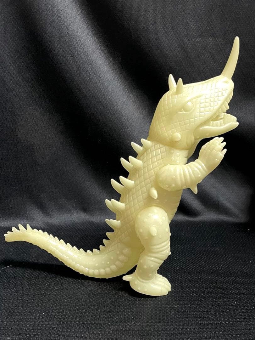 ■日東 バルゴン 蓄光 ソフビ / マルサン