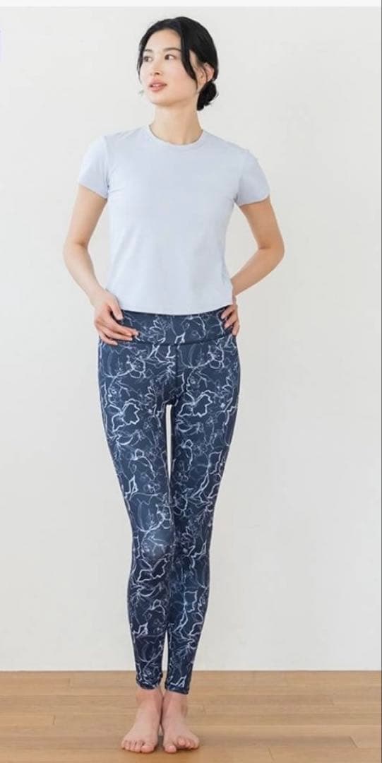 SUKALA Sサイズ カップ付きTシャツ＆レギンスセット　新品タグ付き