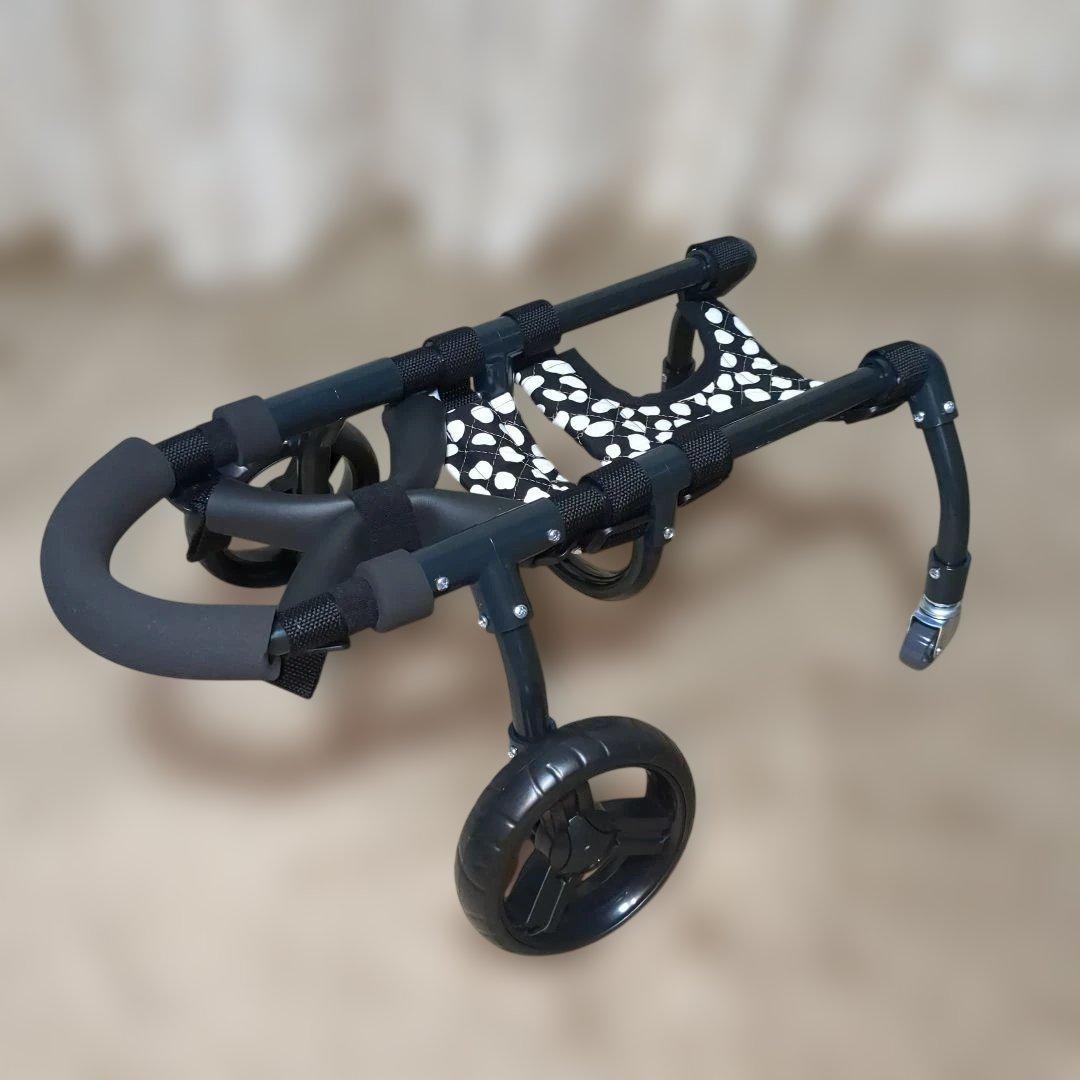 ワンちゃん4輪　リハビリ　食事補助　犬用車椅子　体制維持　犬の歩行器