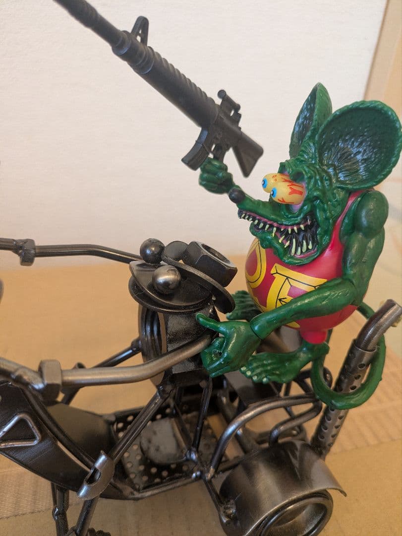 ラットフィンク　フィギュアとバイクの置物