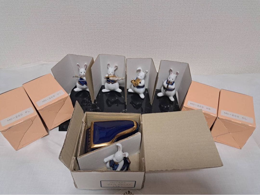 Dolly’s Rabbit オーケストラセット 陶器 うさぎ ピアノ 置物