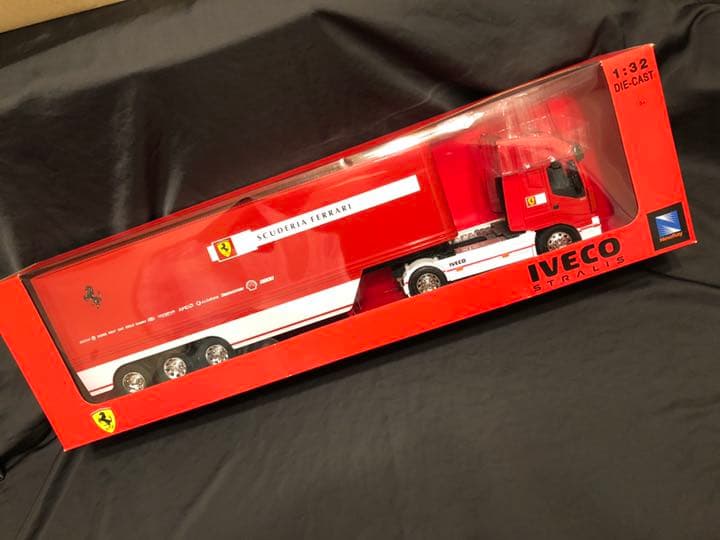 フェラーリ　トレーラー　1/32　未開封品