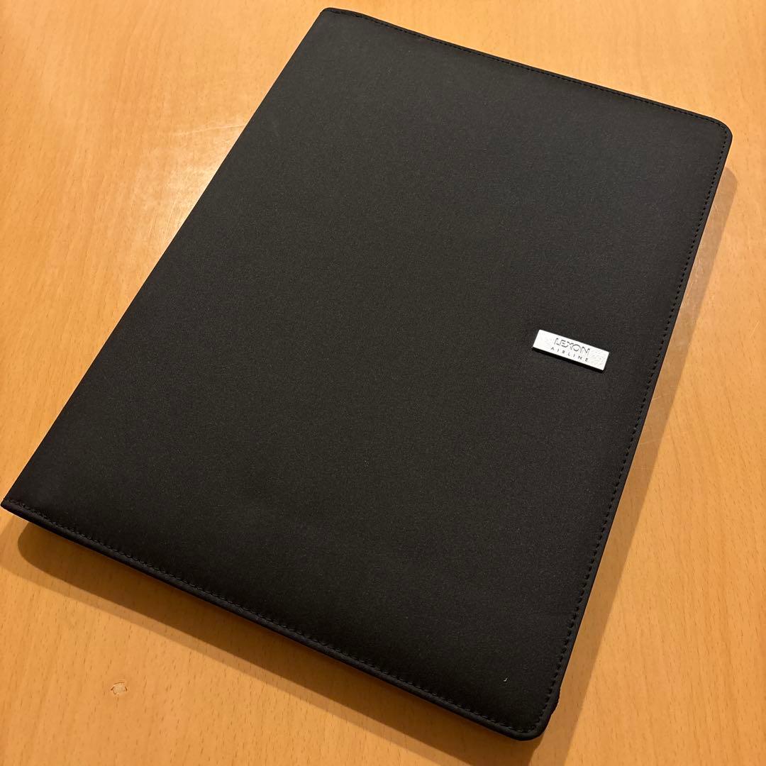 LEXON A4ドキュメントホルダー、ボールペン、A4サイズメモ帳付き