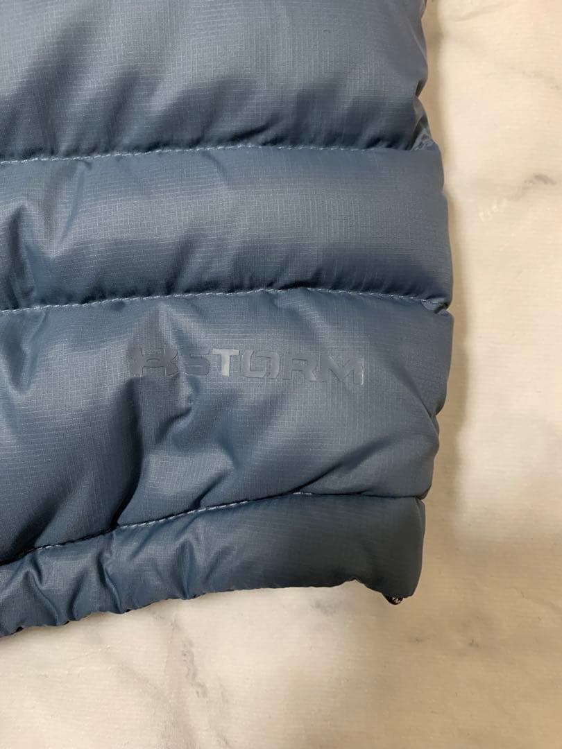美品　UNDER ARMOUR COLDGEAR高機能 アーマーダウンベスト　L
