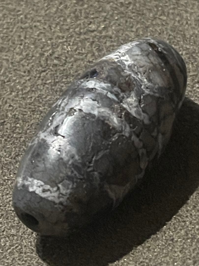 出土　双亀甲天珠