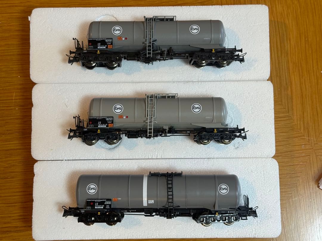 鉄道模型　外国型貨車　Roco45988 タンク車3輌、 DB、DC、HO