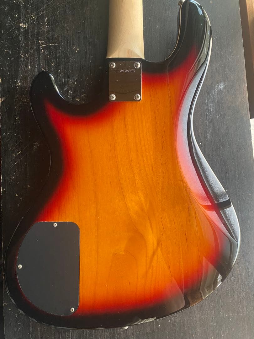 フェルナンデス5弦ベース