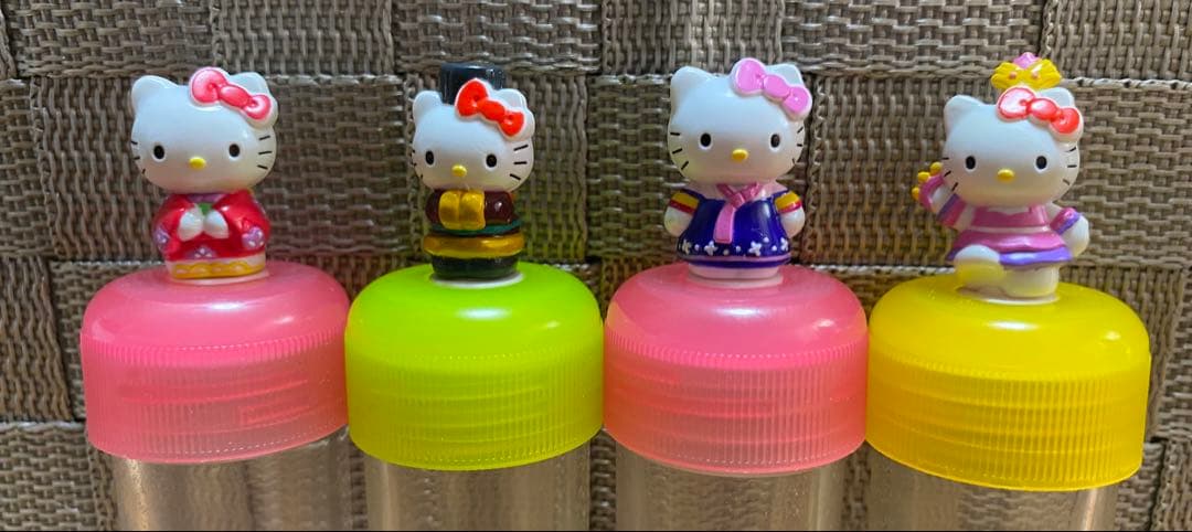 ハローキティ　ペットボトルキャップ12種　食玩　キティちゃん