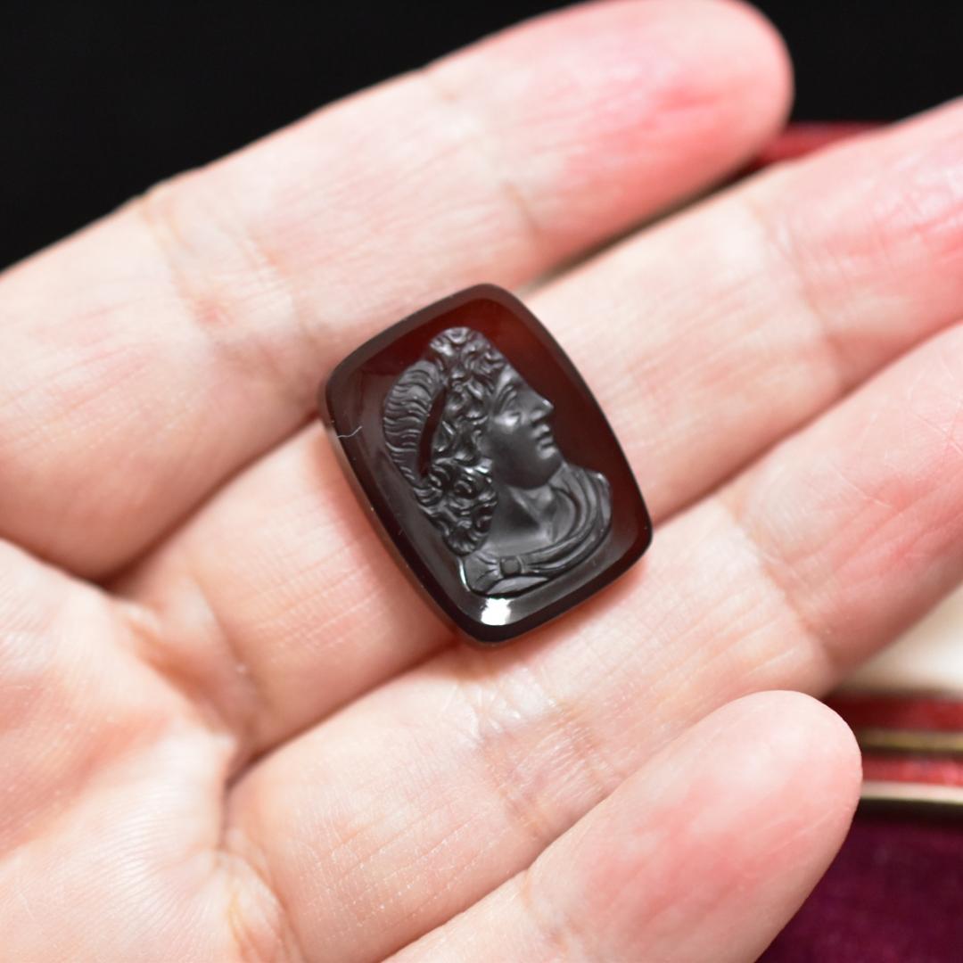 アンティーク アポロの非加熱黒瑪瑙の手彫りストーンカメオルース/裸石